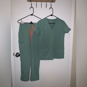 Seafoam figs set size small good condition